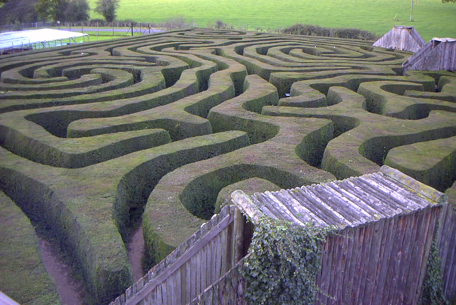 The maze of Longleat House, By Rurik - Own work, Public Domain